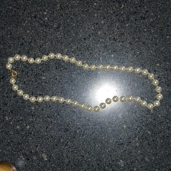 faux pearl bracelet and Necklace matching set with golden clasps - Picture 2 of 6